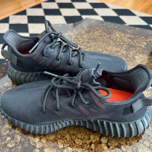 Yeezy Black Shoes men’s 9 women’s 10.5